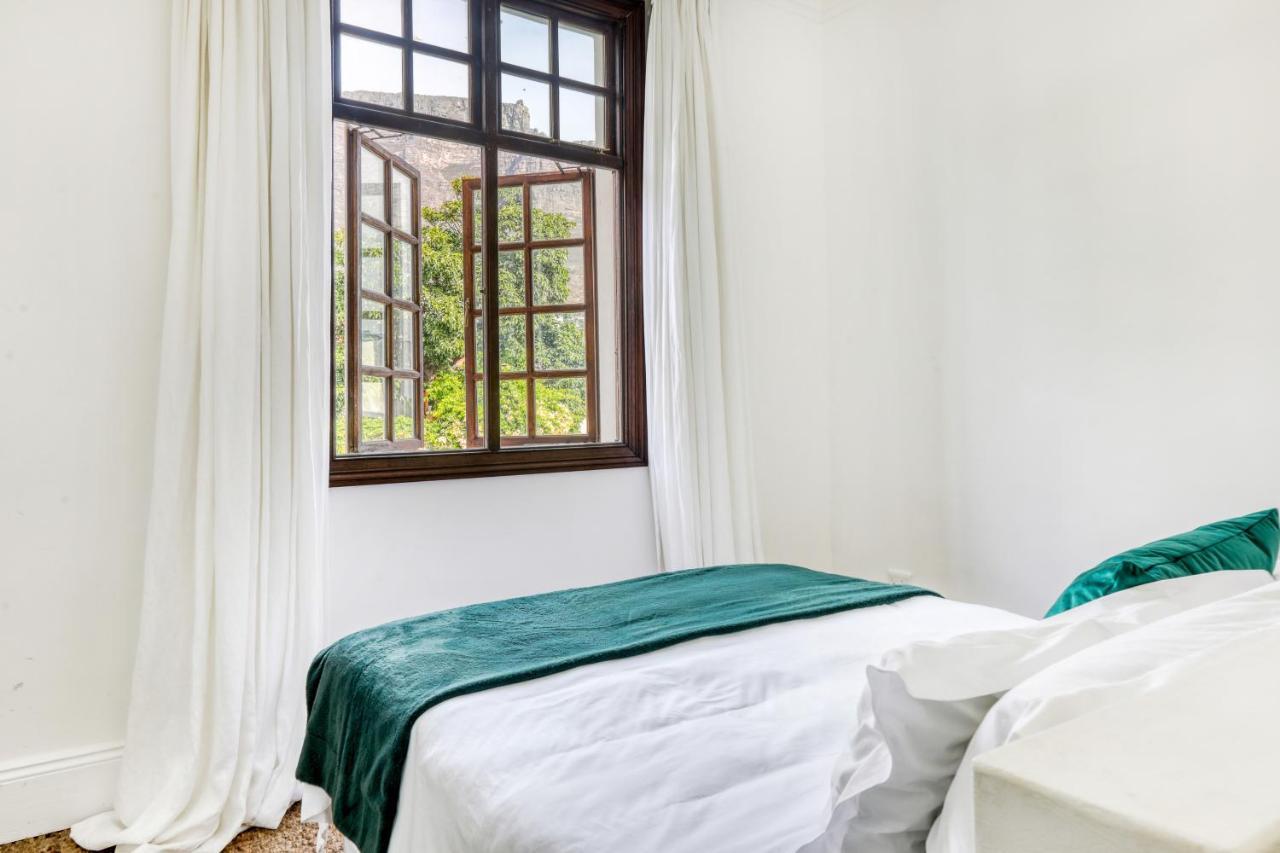 Secure & Central: Villa With Views Of Table Mountain 开普敦 外观 照片